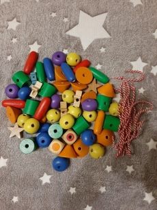 Fa gyöngyök, madzaggal