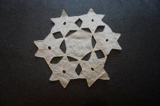 Fehér hímzett és szegett kis csipke alátét terítő eladó.