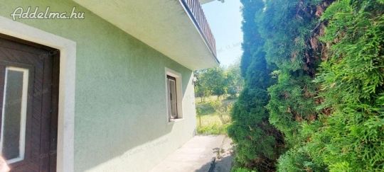 Felújítást igénylő nagy családi ház eladó Dunaföldváron!