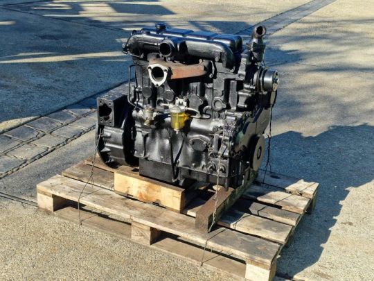 Felújított bolgár 4 hengeres motor