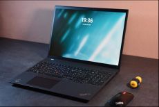 Felújított ThinkPad T16 G1 érintőképernyővel.