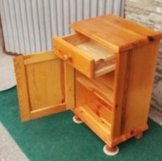 Fenyő fiókos éjjeliszekrény