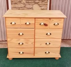 Fenyő komód 8 fiókkal, fém fogantyúkkal