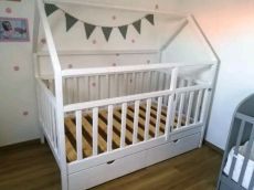 Filagória. Pavilon.kocsibeallo.jatszoter