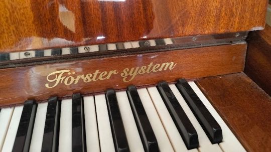Förster System pianino eladó!
