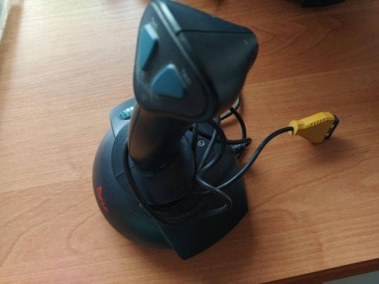 Genius Joystick Flight 2000 F-16