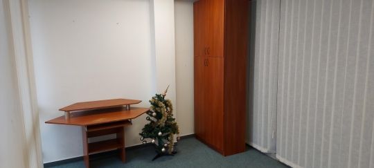 Gödöllő centrumában kiadó 18 m2 irodahelyiség