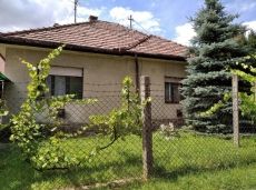 Gödöllőn családi ház olcsón eladó