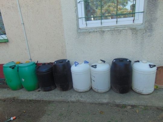 Győrben műanyag hordók eladók.