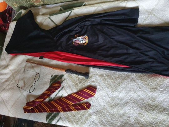 Harry Potter Griffendéles jelmez -Köpeny, szemüveg, pálca