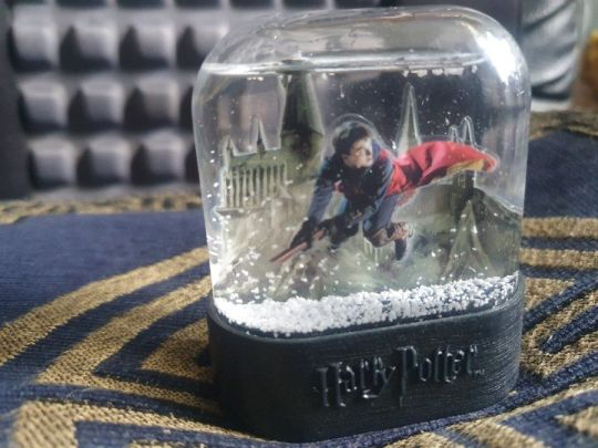 Harry Potter hógömb -quidditch +Nimbus 2000 +2db Aranycikesz