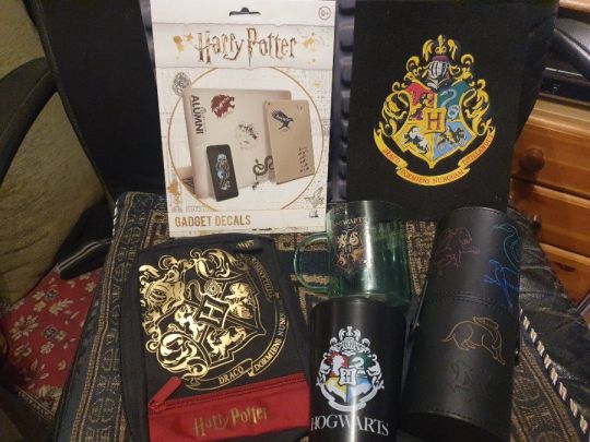 Harry Potter kollekció - pohár, neszeszer, matrica szett, borító