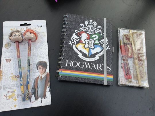 Harry Potter notesz, napló, írószer készlet, figurás ceruzák