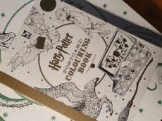 Harry Potter Postcard Coloring Book +varázspálca +kitűzők