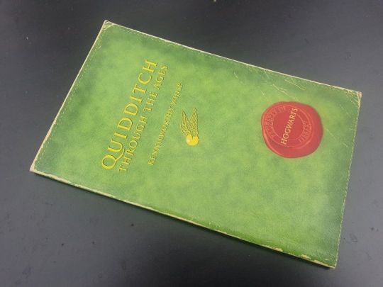 Harry Potter -Quidditch Through the Ages +Hogwarts-notesz