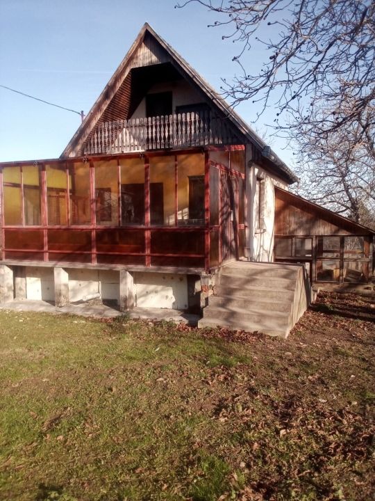 Ház nagy telekkel
