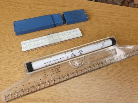 Hengeres, párhuzam vonalzó -30 cm + zseblogarléc tokban