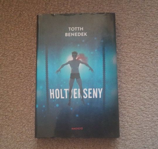 Holtverseny könyv