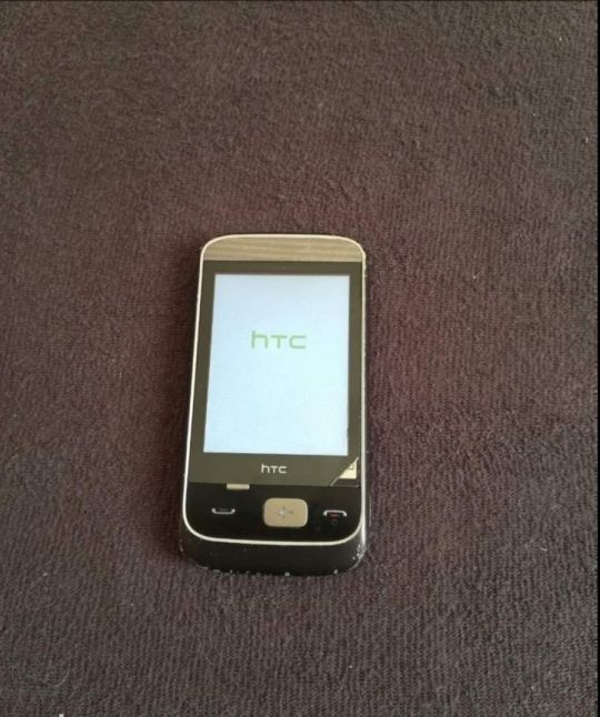 Htc rome 100 telefon eladó ,bekapcsol tovább nincs tesztelve.