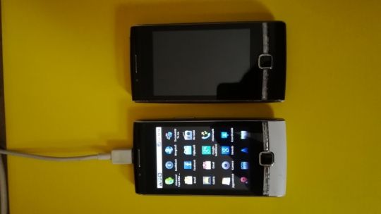 Huawei U8500 mobil, 1. töltőn bekapcsol, viszont a csatlakozója ros
