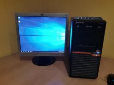 I3 számítógép monitorral