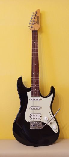 Ibanez AZES 40 BK kiváló állapotban eladó.