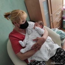Idősek gondozását, betegek ápolását gondozását vállalom