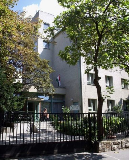 Idősotthonunkba ápolókat, Szoc. gondozó és ápolókat keresünk