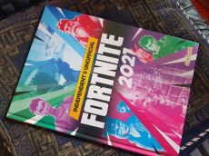 Independent & Official -Fortnite 2021 Annual +Gaming újság -angol