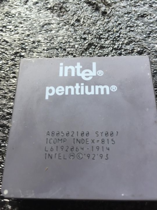 Intel Pentium A80502100  SY007 CPU