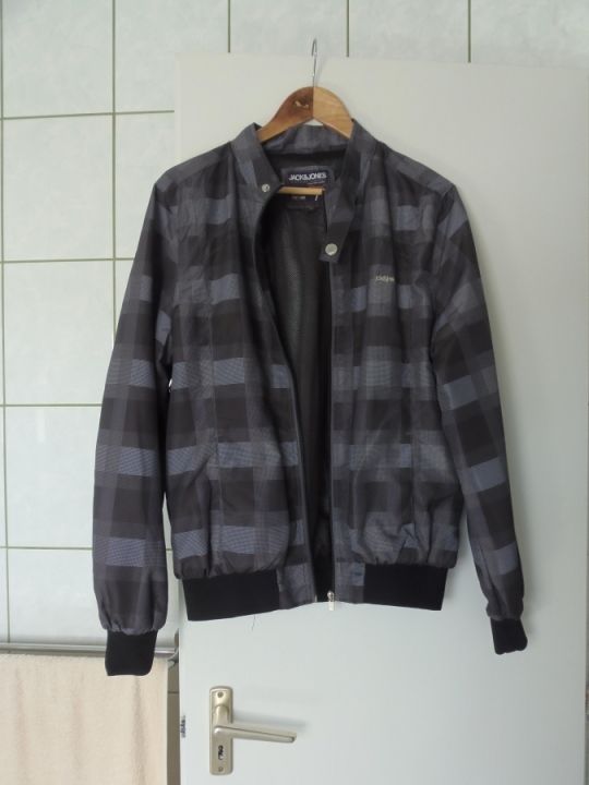 Jack&Jones márkájú átmeneti dzseki M-es