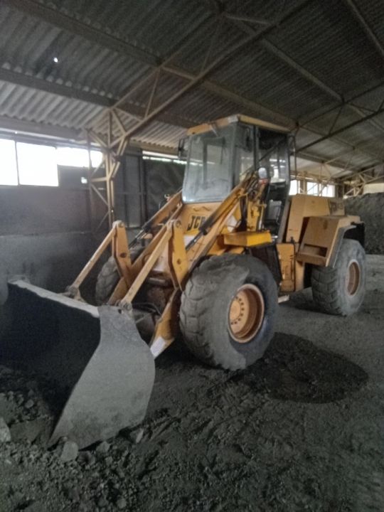 JCB homlokrakodó