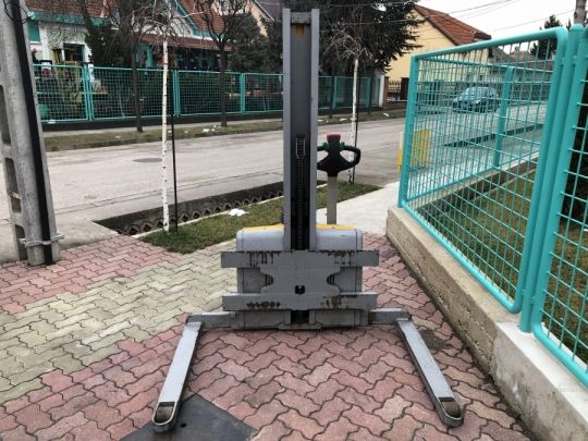 JUNGHEINRICH EMB 10G SWIFT gyalogkíséretű targonca