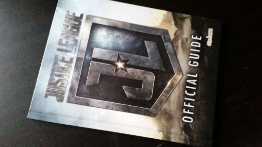 Justice League Official Guide -Igazság Ligája - útmutató