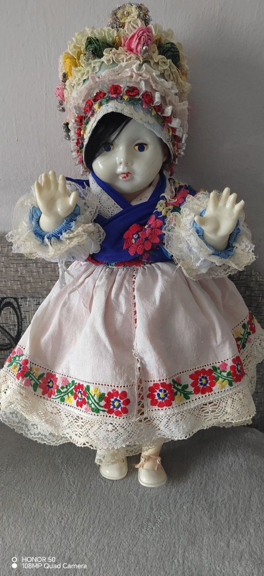 Kalocsai hímzéssel készült játék baba +ruha