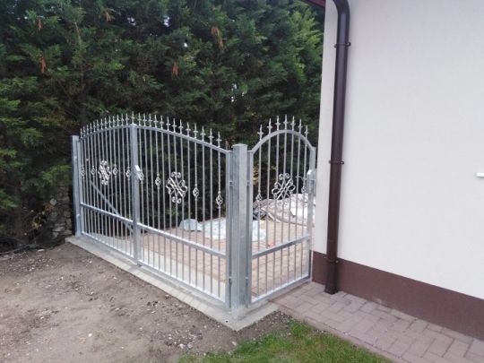 Kapu, kerítés, korlát, előtető, lépcső, minden ami vasszerkezet