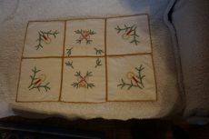 Karácsonyi terítő hímezve eladó.