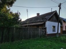 Karcag központi részén vályogház eladó