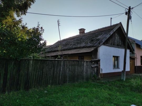 Karcag központi részén vályogház eladó