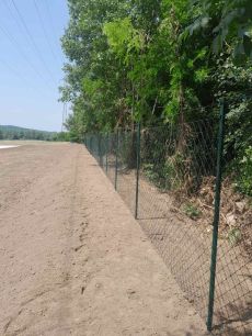 Kerítésépítés - drótháló - drótfonat - oszlop - kapu