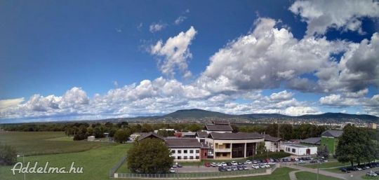 Kertvárosi csendes, panorámás panellakás