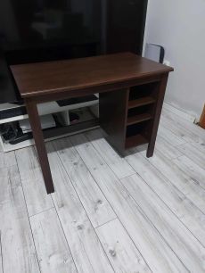 Keveset használt wenge/sötétbarna színű 3 polcos íróasztal