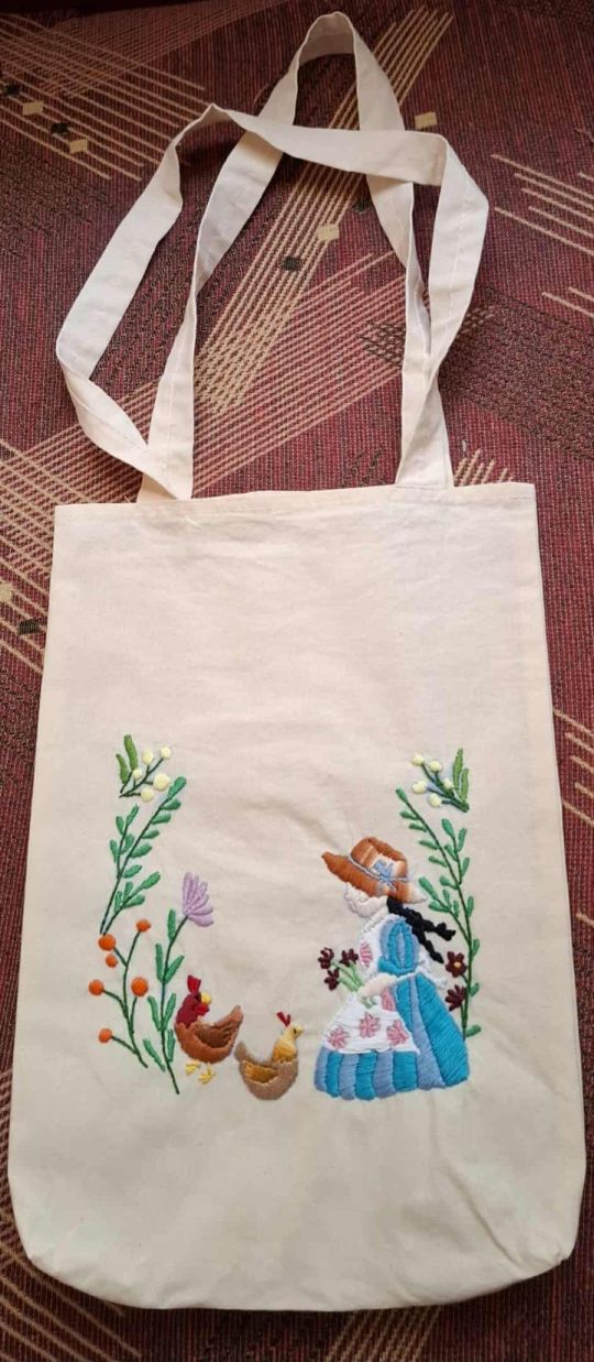 Kézzel hímzett táskák, falvédő falikép eladó