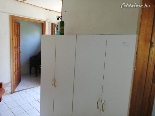 Kiadó épület
