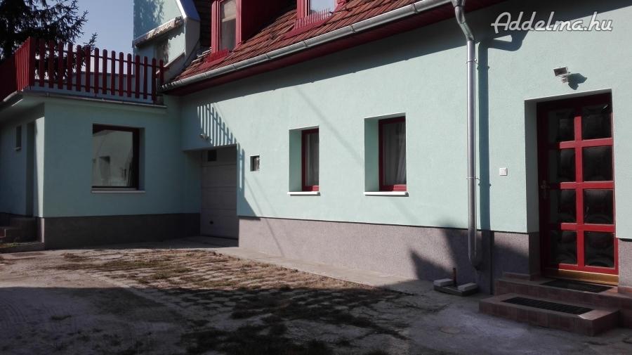 Kiadó Sopronban egy 90 nm-es kétszintes ház!!!