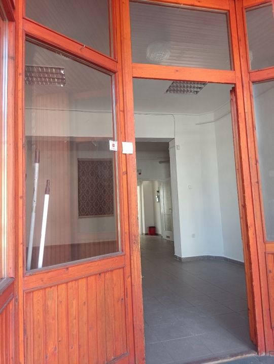 Kiadó üzlethelyiség Szolnok 56m2
