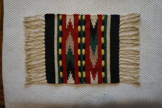 Kis 21x47 cm.-es kilépő szőnyeg eladó.