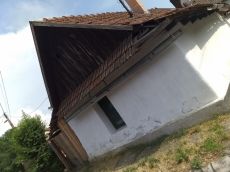 Kis ház eladó