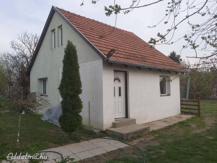 Kis Kertes ház keresi új gazdáját Szeged -Gyálaréten 