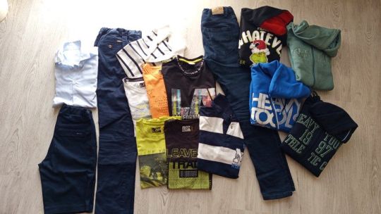 Komplett ruhatár 170-cm-es vékony testalkatú fiúra.